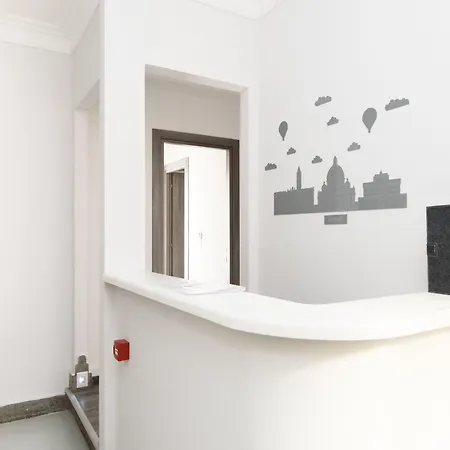 White Caesar Konukevi Roma