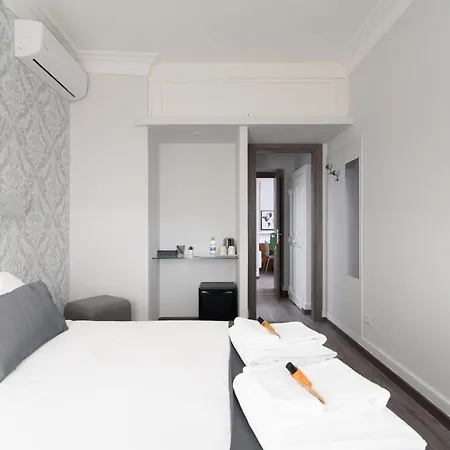 White Caesar Konukevi Roma