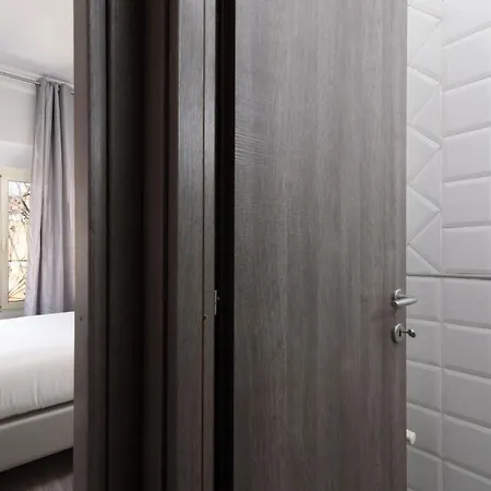 White Caesar Konukevi