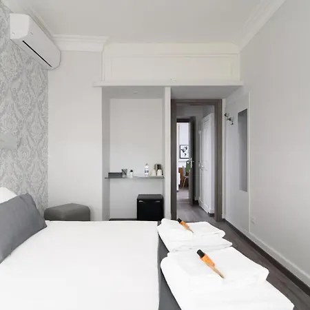 White Caesar Konukevi Roma